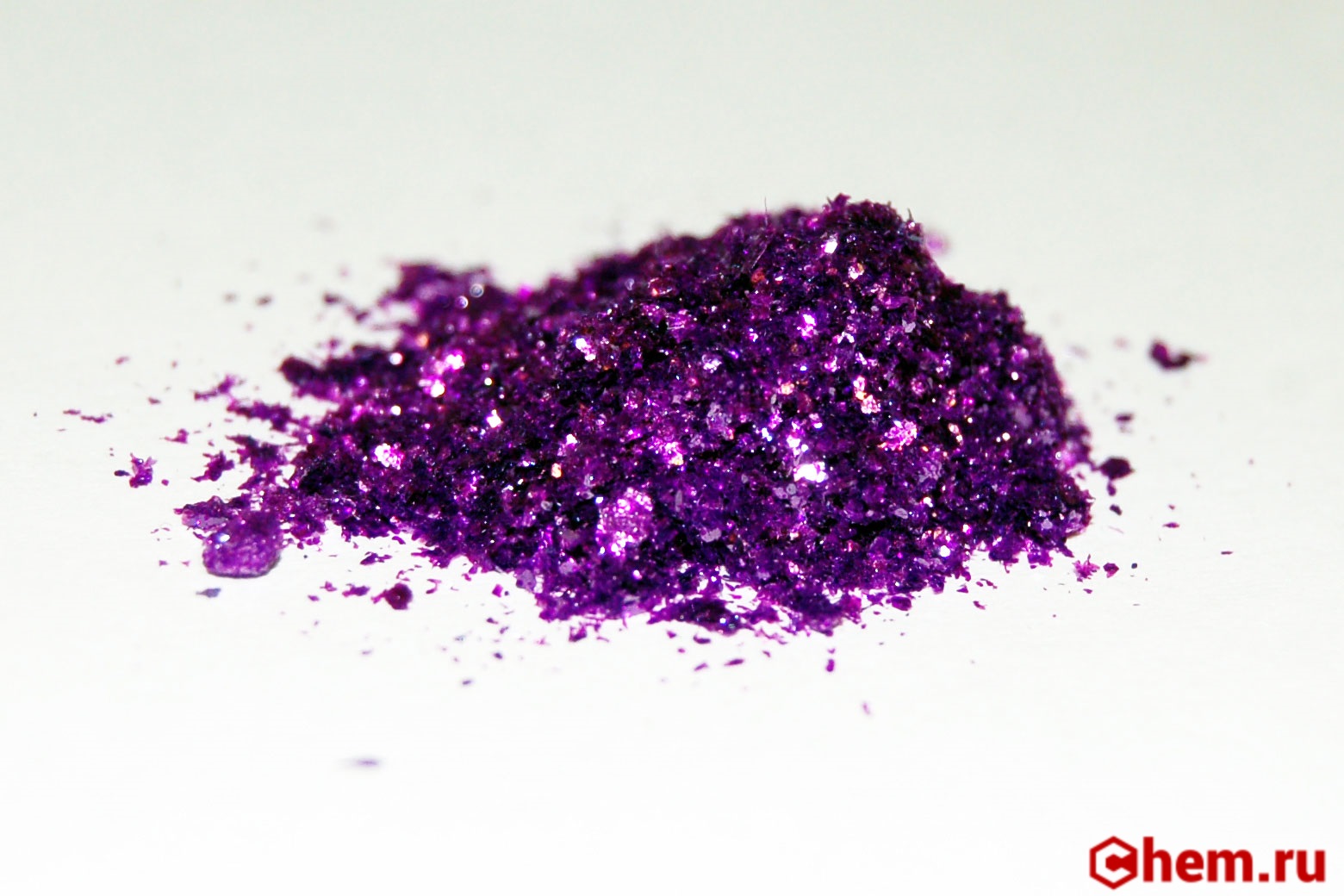Оксид хрома 3 перманганат калия. Кристаллы йода. Crcl3. Кристаллический фиолетовый. Фиолетовый раствор.